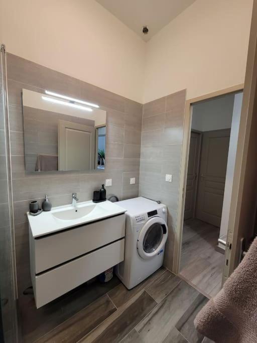 Appartement L'Orchidee, Proche De La Gare Avec Clim Et Terrasse à Narbonne Extérieur photo
